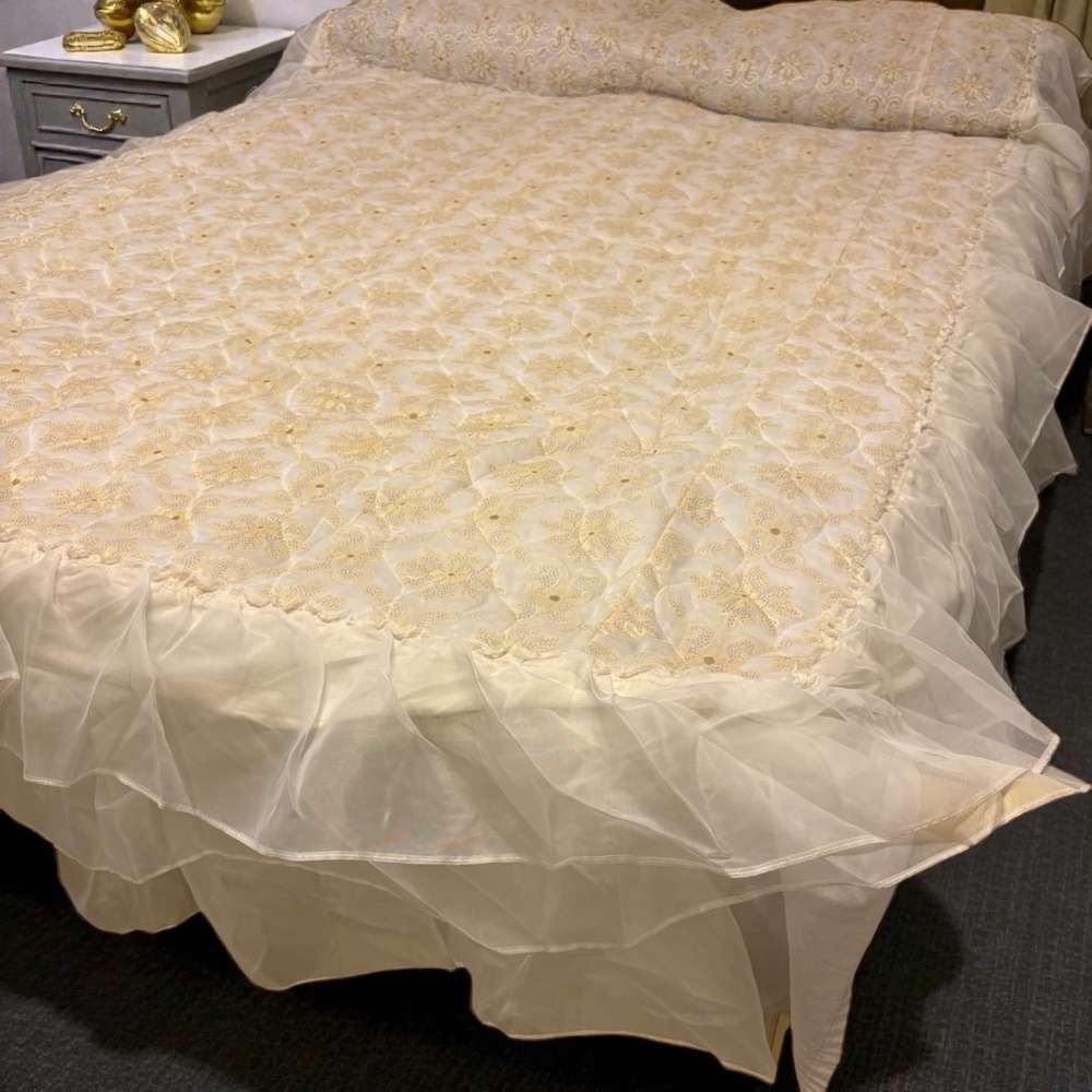 MCM Lush Decor Ruffle Quilt Bedspread Queen Full Geometric Floral White Gold